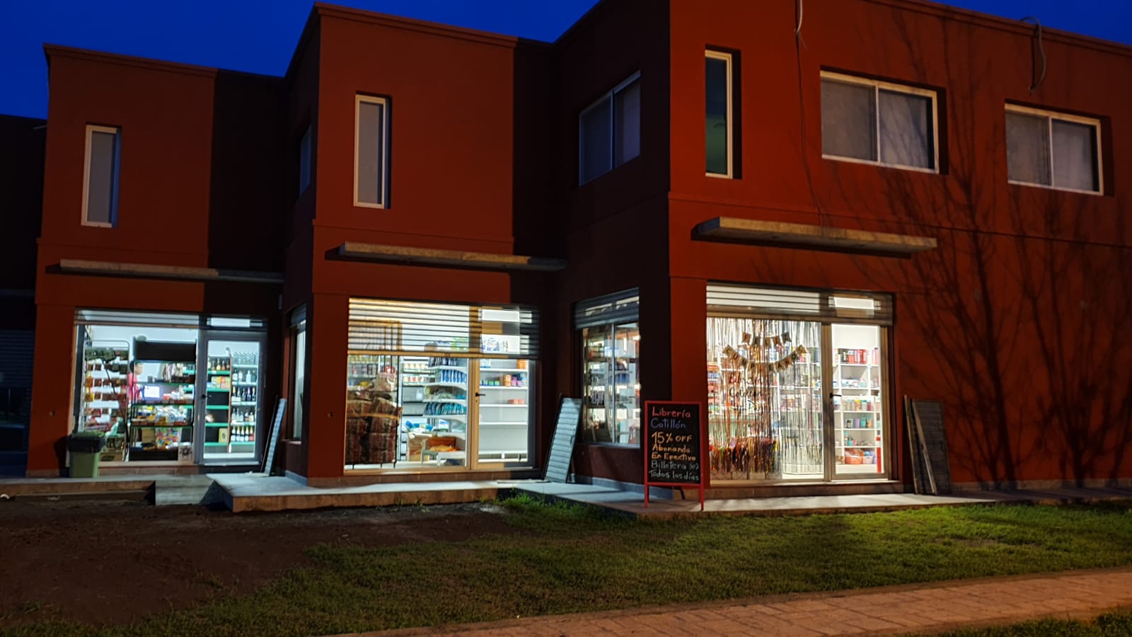 Desde el lunes Funes City cuenta con nueva librería, cotillón y autoservicio